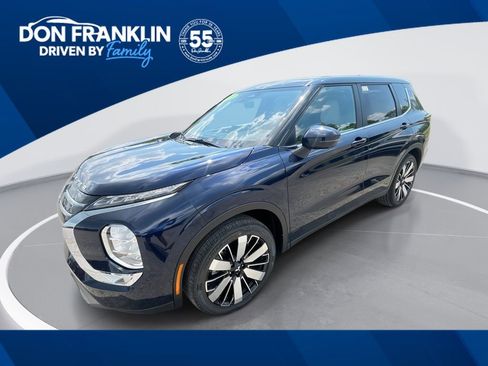 New 2025 Mitsubishi Outlander SE image 1