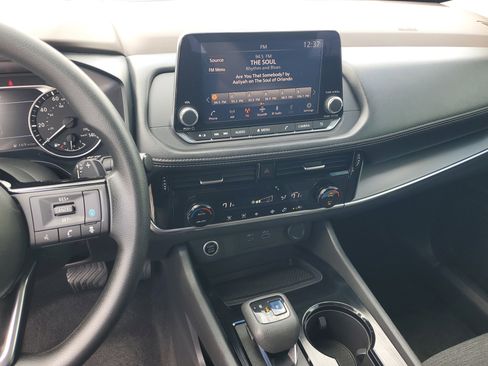 Certified 2022 Nissan Rogue SV image 20