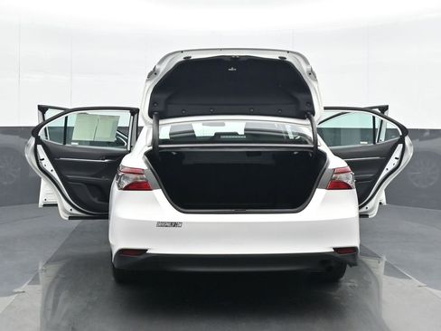Used 2022 Toyota Camry LE image 25