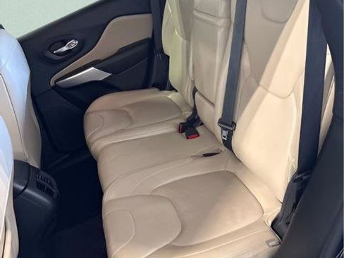 Used 2018 Jeep Cherokee Latitude w/ North All-Season Group FWD image 8