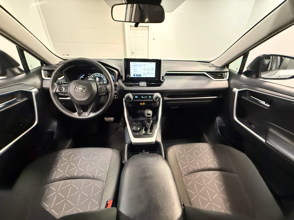 Used 2025 Toyota RAV4 XLE AWD/4WD image 70