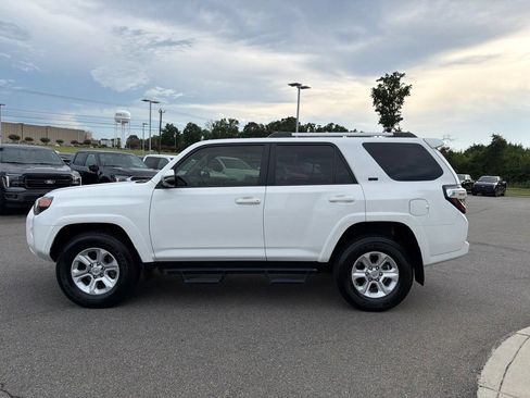 Used 2023 Toyota 4Runner SR5 Premium w/ Moonroof Package AWD/4WD image 7