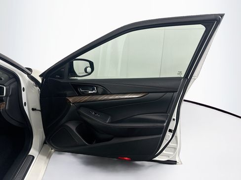 Used 2017 Nissan Maxima Platinum FWD image 32