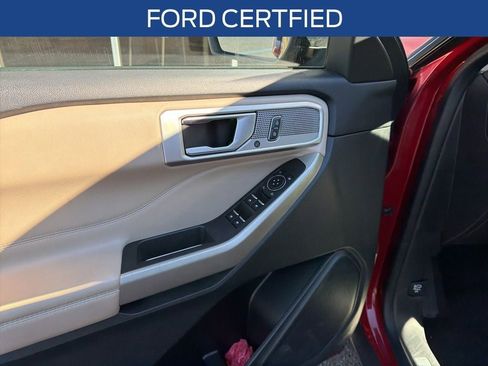 Used 2023 Ford Explorer Limited image 3