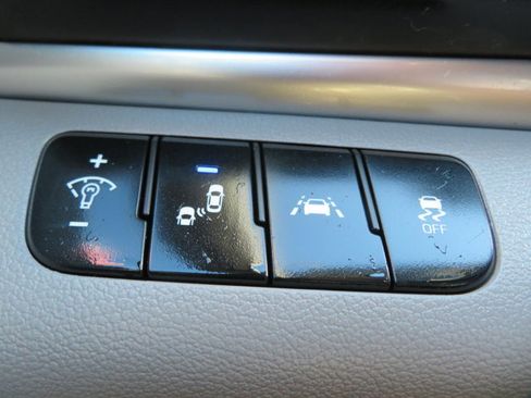 Used 2020 Hyundai Elantra SEL image 21