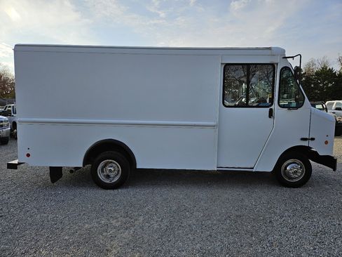 Used 2013 Ford E-350 and Econoline 350 Super Duty w/ Air Conditioning Prep Pkg image 6