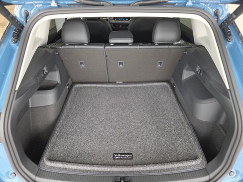 New 2026 Volkswagen Tiguan SE FWD image 4
