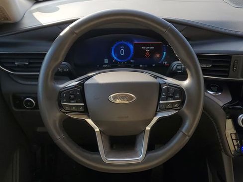 Certified 2023 Ford Explorer Platinum w/ Technology Package image 27