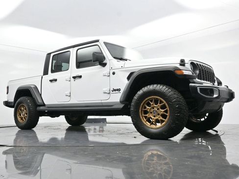 Used 2024 Jeep Gladiator Sport image 39