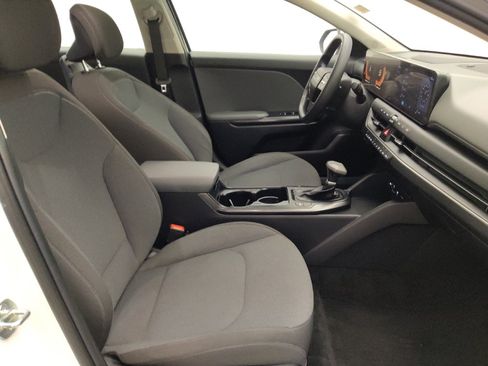 Used 2025 Kia K4 FWD image 21