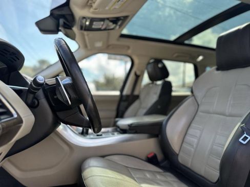 Used 2017 Land Rover Range Rover Sport HSE Dynamic image 16