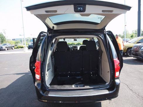 Used 2016 Dodge Grand Caravan SXT FWD image 5