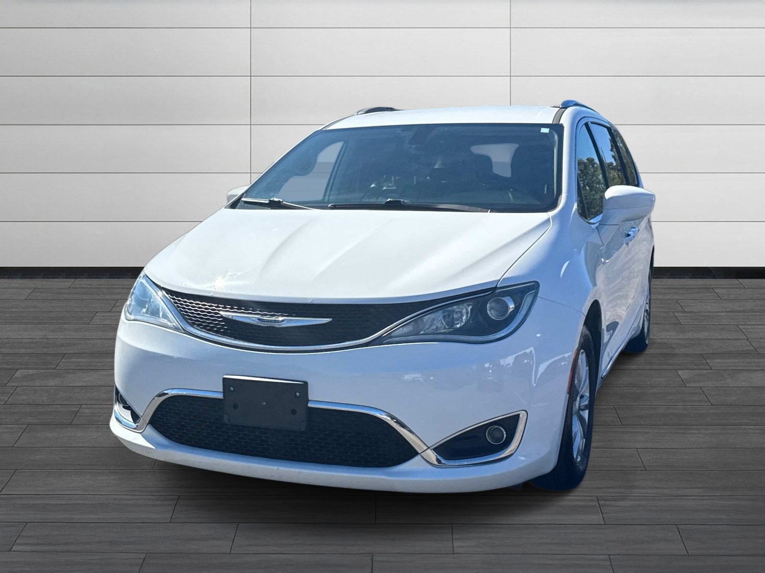 Used 2019 Chrysler Pacifica Touring-L FWD image 10
