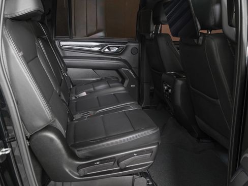 Used 2021 GMC Yukon XL Denali w/ Denali Ultimate Package AWD/4WD image 9