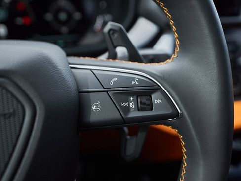 Used 2025 Lamborghini Urus SE image 57