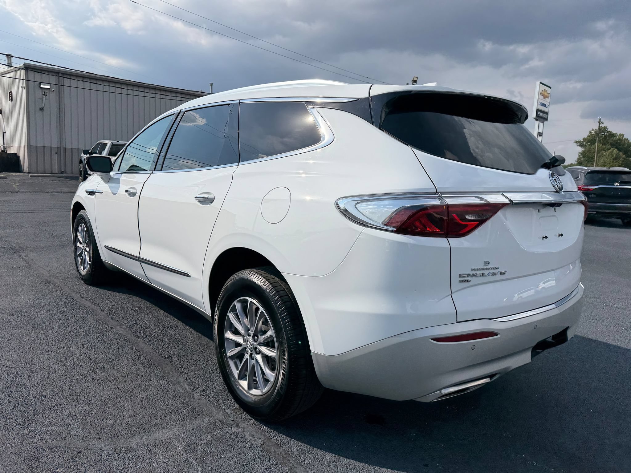 Used 2023 Buick Enclave Essence AWD/4WD image 41
