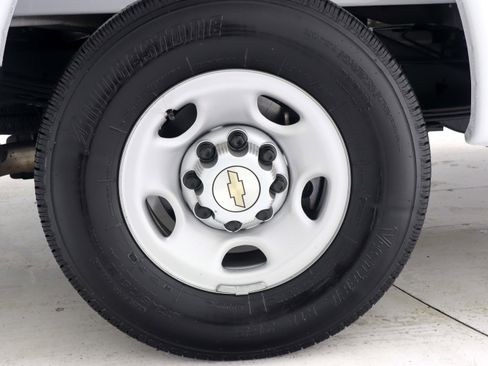 Used 2025 Chevrolet Express 2500 w/ Driver Convenience Package image 31
