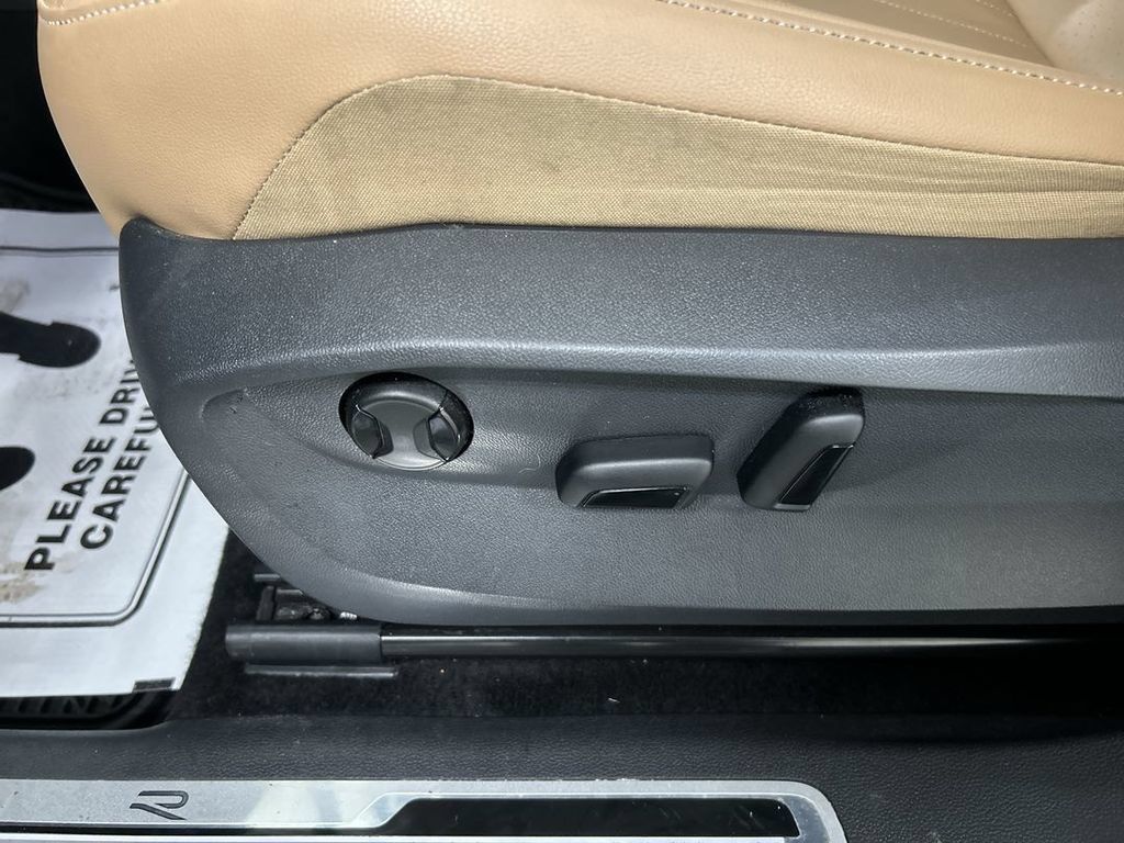 Certified 2024 Volkswagen Tiguan SE R-Line AWD/4WD image 10