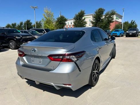 Used 2024 Toyota Camry SE FWD image 3