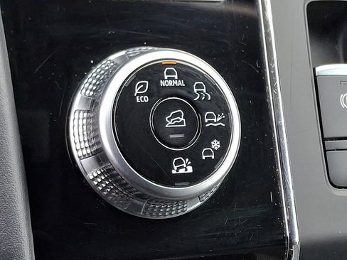 Used 2023 Mitsubishi Outlander SE image 24