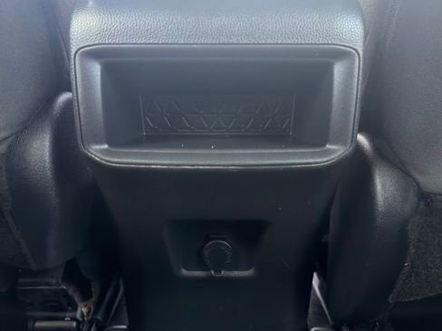 Used 2019 Toyota RAV4 LE AWD/4WD image 24