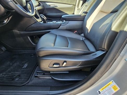 Used 2024 Cadillac XT6 Luxury w/ LPO, Floor Liner Package AWD/4WD image 17