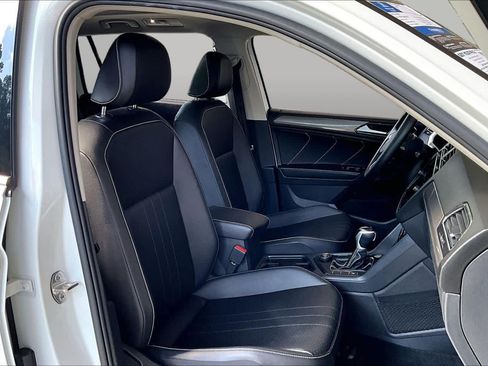 Used 2022 Volkswagen Tiguan SE AWD/4WD image 9