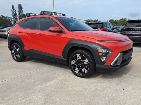 Used 2024 Hyundai Kona SEL w/ Convenience Package FWD image 2