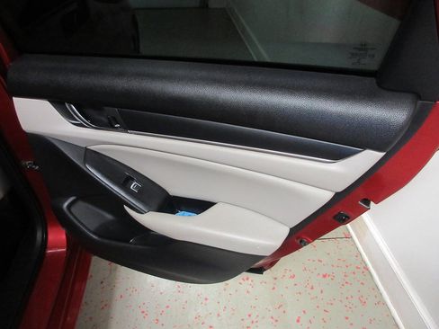 Used 2018 Honda Accord LX image 26