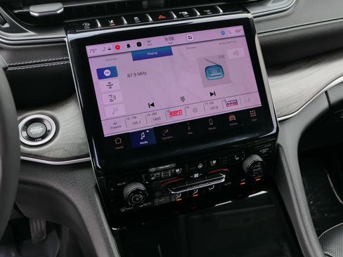Used 2023 Jeep Grand Cherokee Limited w/ Luxury Tech Group II RWD image 18