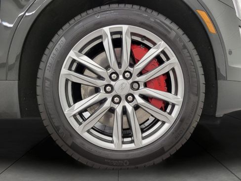 Certified 2025 Cadillac XT5 Sportv w/ Technology Package image 3