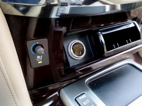 Used 2013 Lexus LX 570 4WD image 12