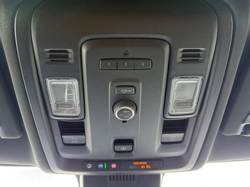 Used 2023 Chevrolet Tahoe Z71 AWD/4WD image 18