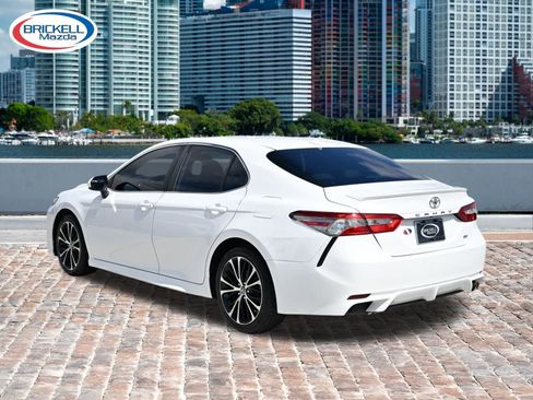 Used 2019 Toyota Camry SE FWD image 4