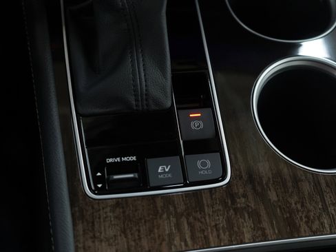 Used 2025 Toyota Sienna Platinum image 26