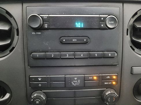 Used 2011 Ford F250 XL image 25