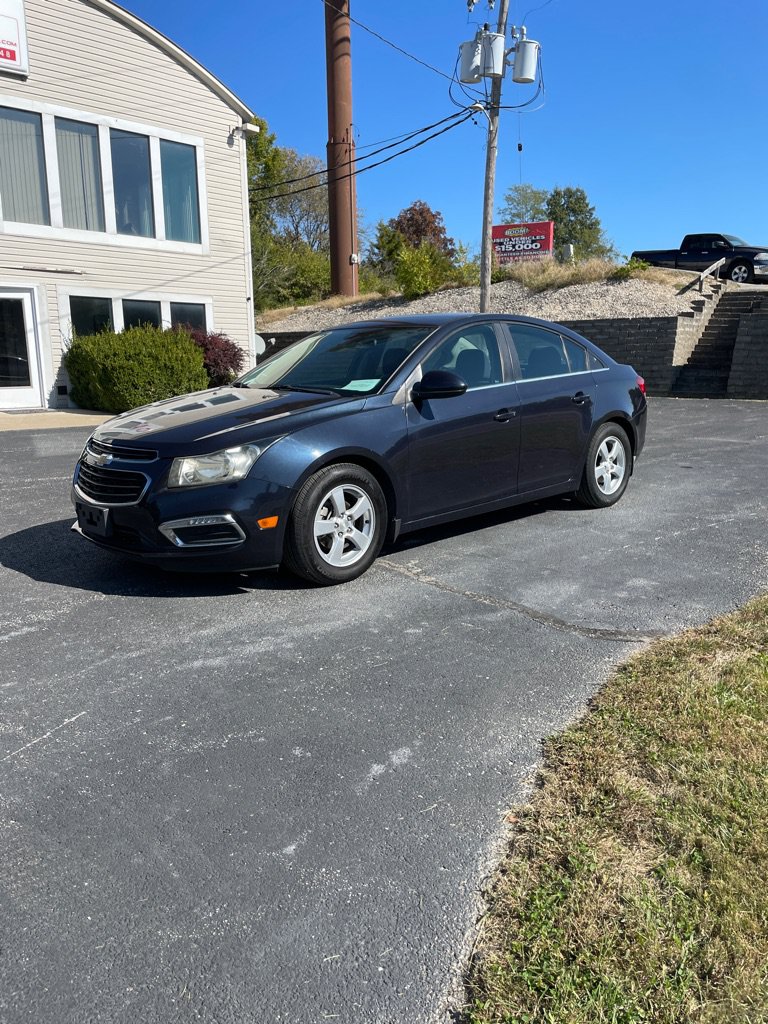 Used 2016 Chevrolet Cruze LT w/ Technology Package FWD image 1