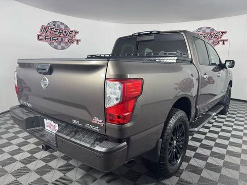 Used 2017 Nissan Titan SL image 7