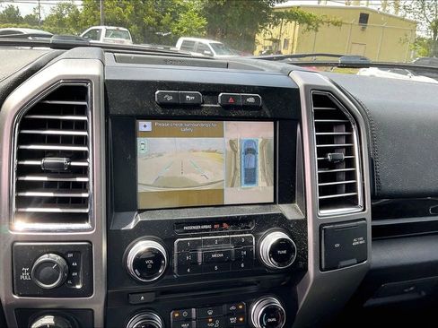 Used 2016 Ford F150 Platinum w/ Equipment Group 701A Luxury AWD/4WD image 20