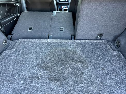 Certified 2024 Volkswagen Tiguan SE R-Line image 15