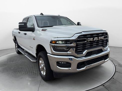 Used 2025 RAM 2500 Big Horn AWD/4WD image 3