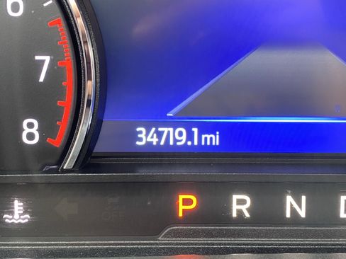 Used 2022 Ford Explorer XLT w/ Equipment Group 202A image 8