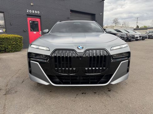 Used 2023 BMW 760i xDrive w/ Executive Package AWD/4WD image 2