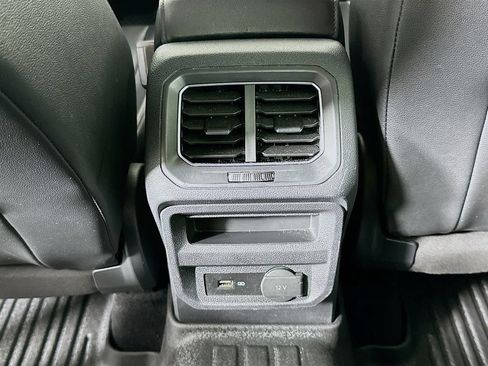 Used 2018 Volkswagen Tiguan SE FWD image 29