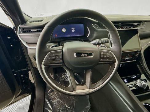 New 2025 Jeep Grand Cherokee Limited image 11