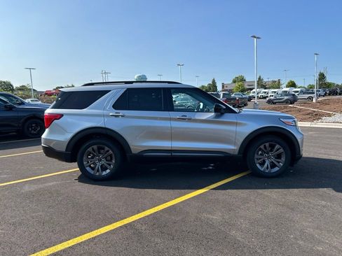 Certified 2023 Ford Explorer XLT w/ Equipment Group 202A AWD/4WD image 6
