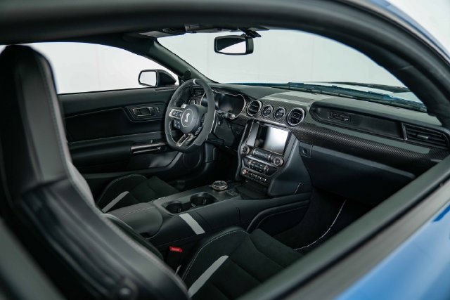Used 2020 Ford Mustang Shelby GT500 w/ Carbon Fiber Track Pack RWD image 25