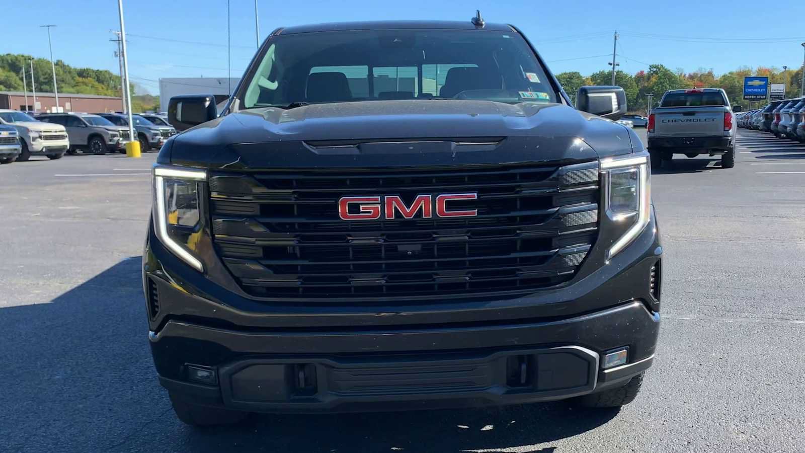 Used 2023 GMC Sierra 1500 Elevation w/ Elevation Premium Package AWD/4WD image 3