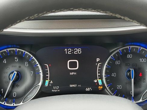 Used 2024 Chrysler Pacifica Touring-L FWD image 12