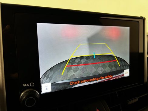 Used 2025 Toyota RAV4 XLE AWD/4WD image 20